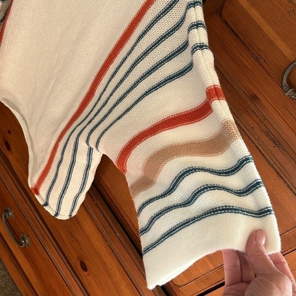 Women’s White Sweater With Striped Sleeves Size XL NWOT - Picture 2 of 8